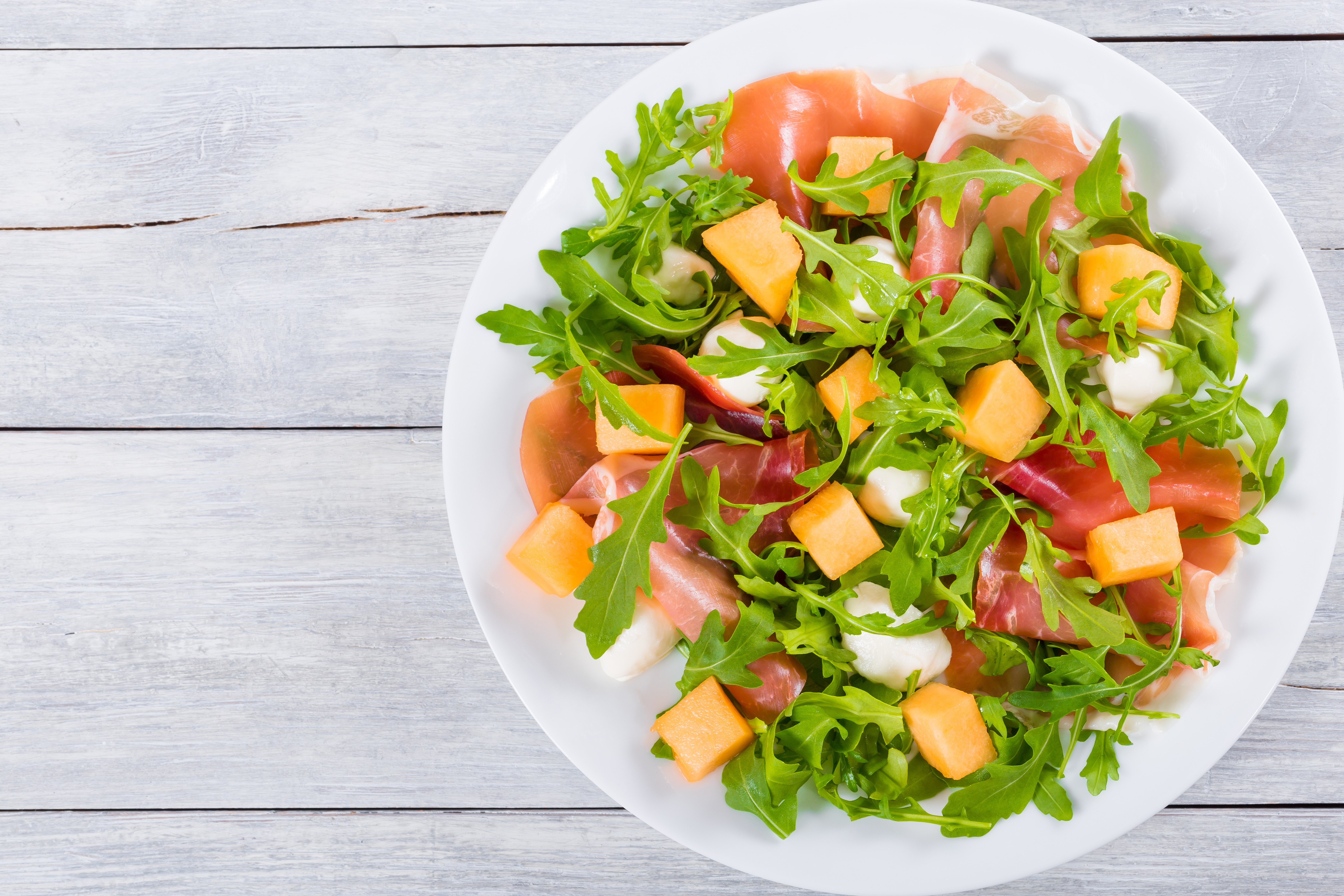 Ricetta Insalata di Melone, Rucola, Prosciutto Crudo e Mozzarella Il